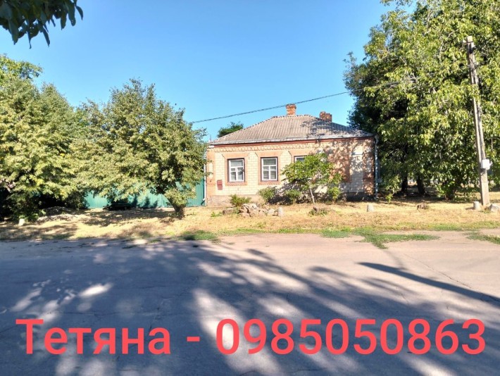 Будинок у центрі Бобринця з гостьовим будиночком та гаражем - фото 1