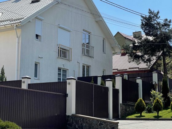 Продаж гарного в красивій локаціі  котеджу Солонка поруч Львів!