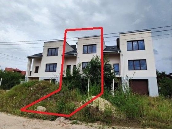 Котедж в передмісті львова