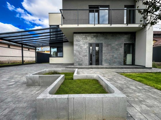 Двоповерховий Будинок у Львові, на ділянці 5 соток. Брюховичі