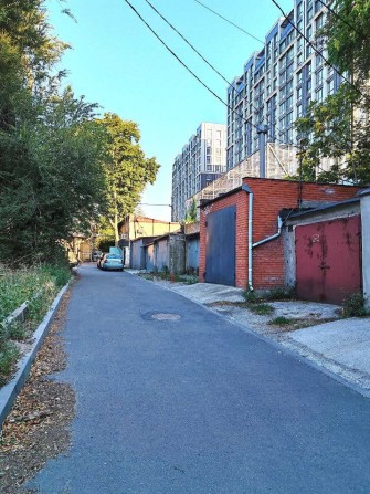 Аренда большого гаража на 2 авто в центре на Воскресенской. - фото 1