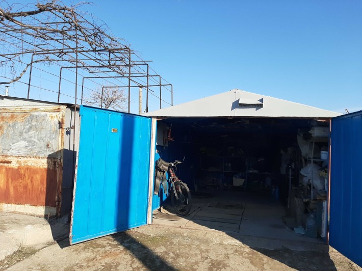 Сдам гараж с хорошим ремонтом на длительный срок - фото 1