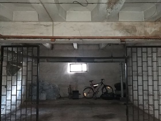 Здається 4 паркомісця Киев