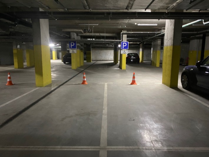 Оренда паркінгу, Шевченківський р-н., ЖК Камертон, вул. Річкова 4 - фото 1