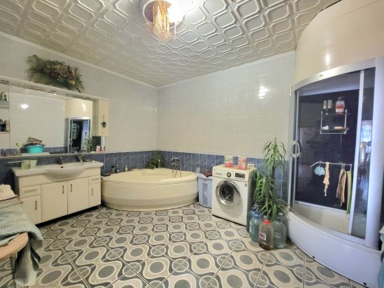 Дом ул. Кобылянского в центре возле ул. Лермонтова Кривий Ріг