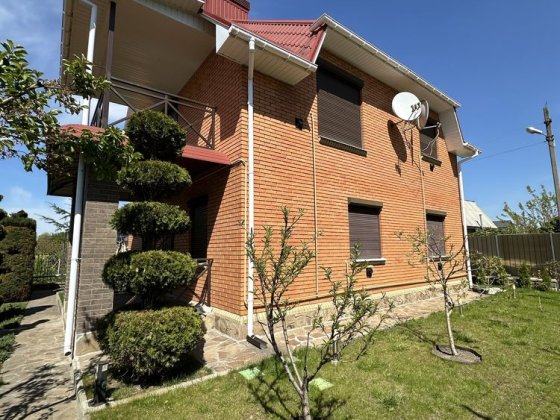 Продам капітальний будинок з ремонтом на березі річки Дніпро кооп.Зоря Кременчуг