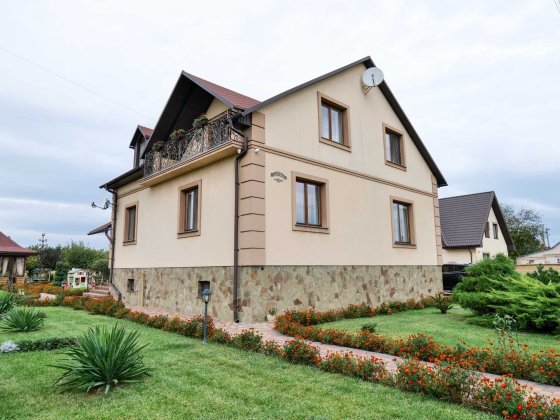 Просторе домоволодіння в передмісті, поблизу лісу! Луцьк