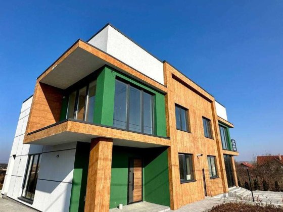 Продаж котеджу в топовій локації у м. Пустомити