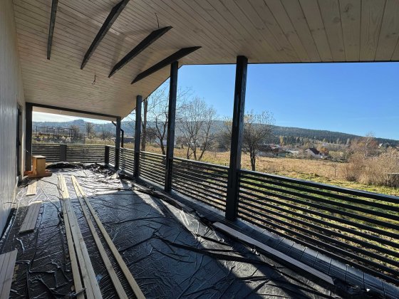 Новий будинок з терасою. Ділянка 4 сотки. Вид на гори Сходница