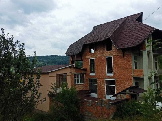 Продається незавершений комплекс  будівель у м Східниця Сходница