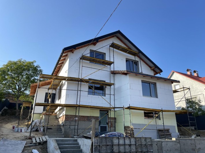 Котедж 96 кв.м, 4 соток, ВСІ КОМУНІКАЦІЇ, с.Зимна вода ЦЕНТР - фото 1