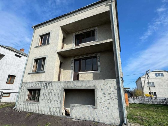 Будинок та земельна ділянка 7,8 сот., м. Жовква Жолква