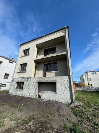 Будинок та земельна ділянка 7,8 сот., м. Жовква - фото 1