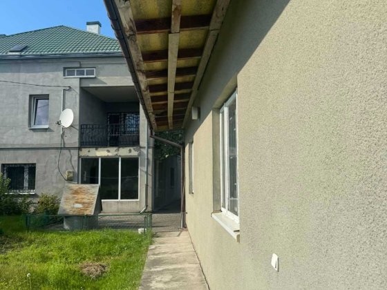 Житловий будинок та земельна ділянка 10 сот., м. Жовква Жолква