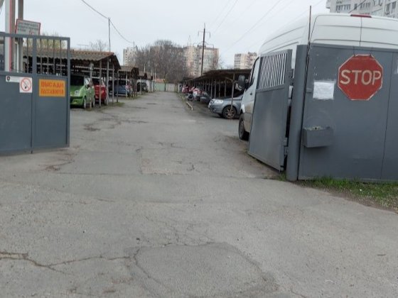 Продам место на крытой охраняемой стоянке Одесса