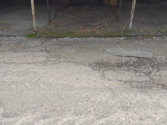 Крита стоянка для легкового авто. Киев