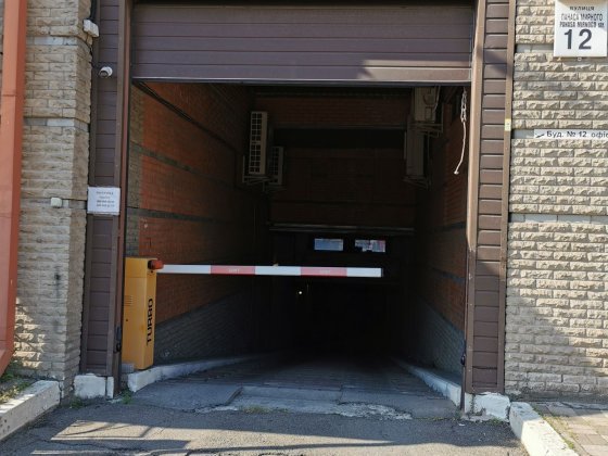 парковка в центр,Панаса Мирного 12,від власника,ріелтор,охорона,срочно