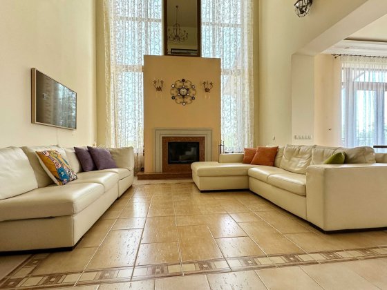 Будинок з ремонтом, гараж,підвал, тераса. ГАЗ є. Ділянка 30 соток Ирпень