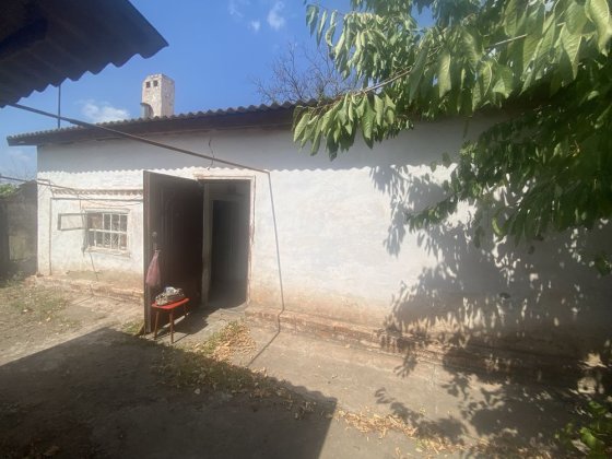 Продам  будинок з великою ділянкою по вул.Вершиніна Кривий Ріг