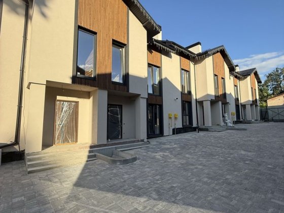 Таун в закритому містечку. Центральні комунікації. Ірпінь