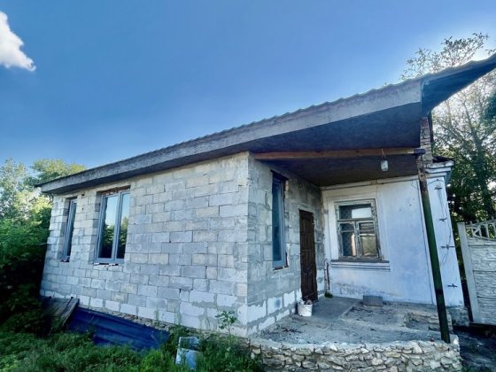 Продаж будинку біля Рівного, з виходом до річки, 30 км від Рівного Ровно