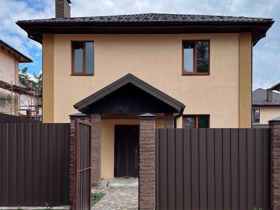 НОВИЙ ГОТОВИЙ БУДИНОК у лісовій частині Ірпеня . Є підвал і газ Ірпінь