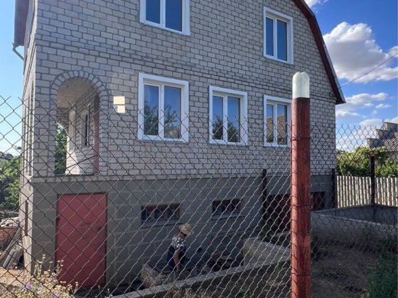 Продаю капитальный дом в три уровня в СК Озерное Великодолинське