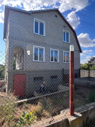 Продаю капитальный дом в три уровня в СК Озерное - фото 1