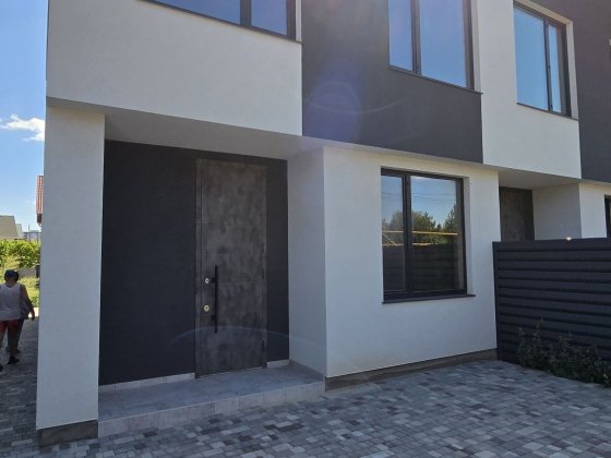 Таунхауси біля моря, Є-Оселя. Фонтанка