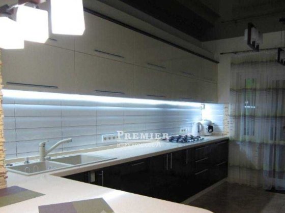 До продажу затишний 3 поверх. танхаус Великодолинское