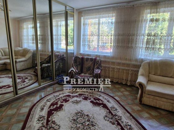 У продажу міцний будинок у Великій Долині Великодолинське