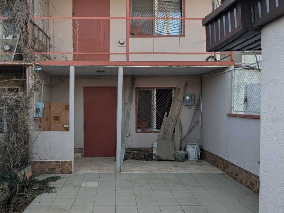 Двухэтажный дом в Каролино-Бугазе