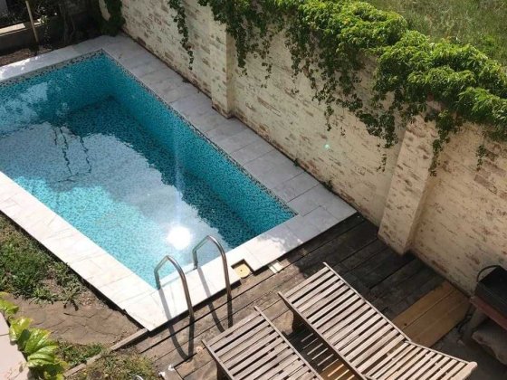 Продам дом с бассейном. Для круглогодичного проживания.