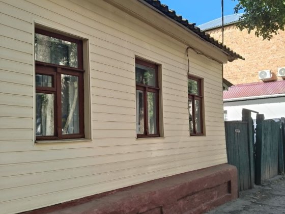 Продаж будинка на 1 лінії в центрі міста ( можна під бізнес і реконстр Суми