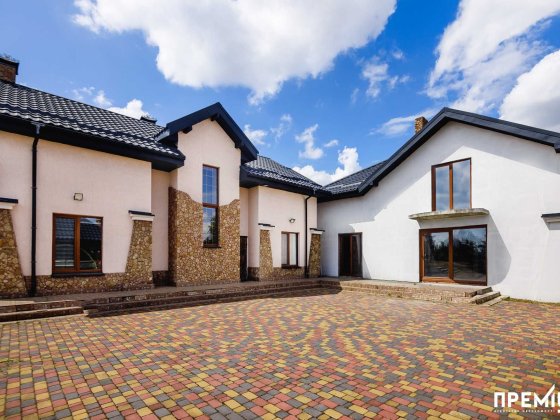 Продаж 2-х будинків Козлин Ровно