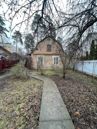 Продам ділянку 12 соток в центрі Бучі з будинком і комунікаціями! - фото 1