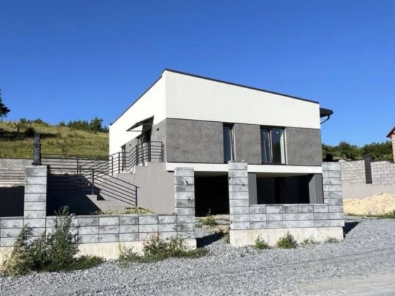 Продаж будинку з гаражем вул.Ринкова Ровно