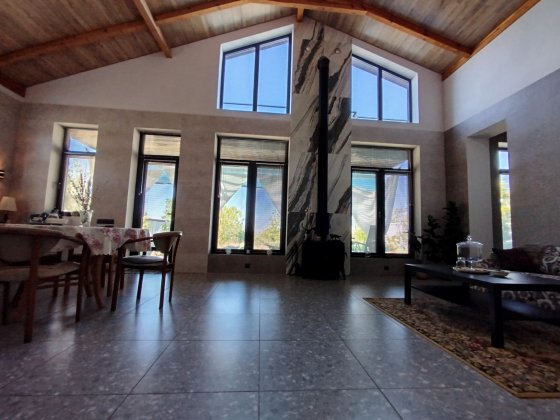 Сучасний будинок з дизайнерським оздобленням в смт Таїрове Таирово