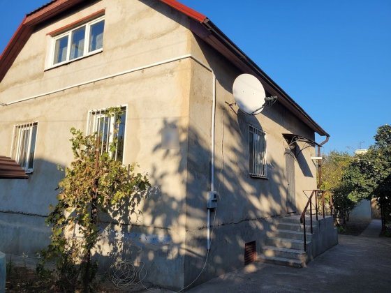 Продам дом в Молодёжном с гаражом и гостевым домиком!