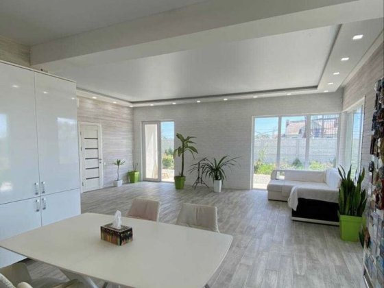 Будинок Молодіжне 115000 Молодіжне