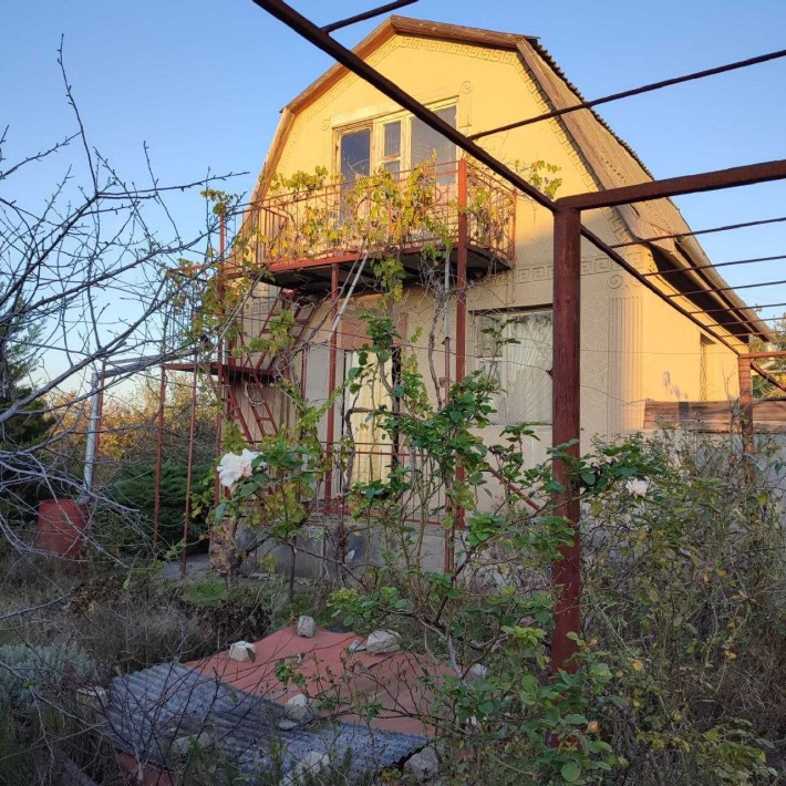 Продам дачу, 4 км до моря, угловой участок. - фото 1