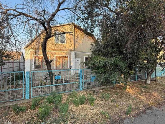 Продам будинок в центрі Молодіжного Молодежное