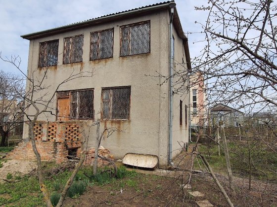 Двухэтажный дом с гаражом в подваде Молодежное