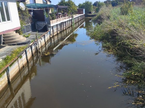 Продам в самом центре участок с домом. Есть выход к воде Беляевка