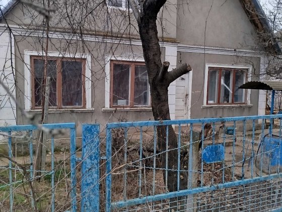 продам добротный, капитальный  дом в  Молодежном (Черноморск) Молодіжне