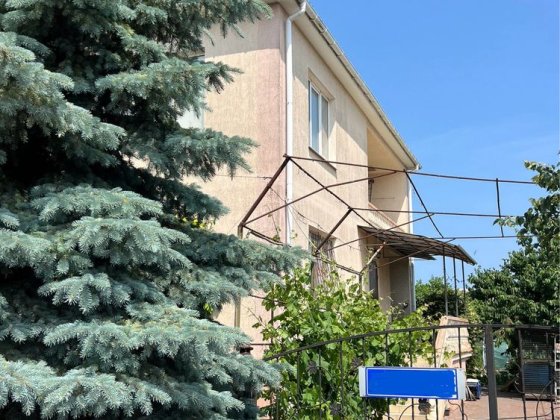 Добротный дом для семьи в с. Молодежное. Молодіжне