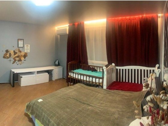 Добротный дом в центре села Новая Дофиновка