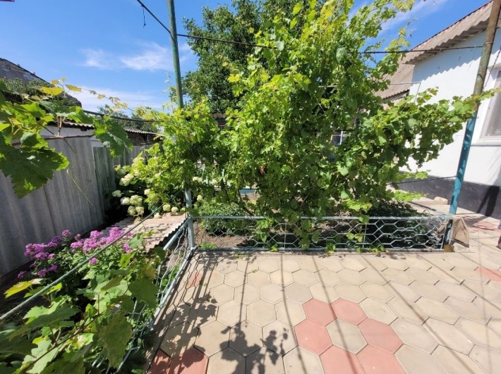 Хозяйский дом в центре села в 7 мин.ходьбы к пляжу - фото 1