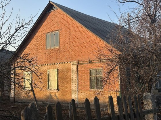 Продам будинок з територією біля траси Харків- Київ. Супрунівка