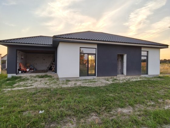 Будинок+гараж за вигідною ціною с. Заболоття. Вараш